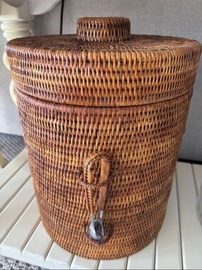 Wicker ice bucket